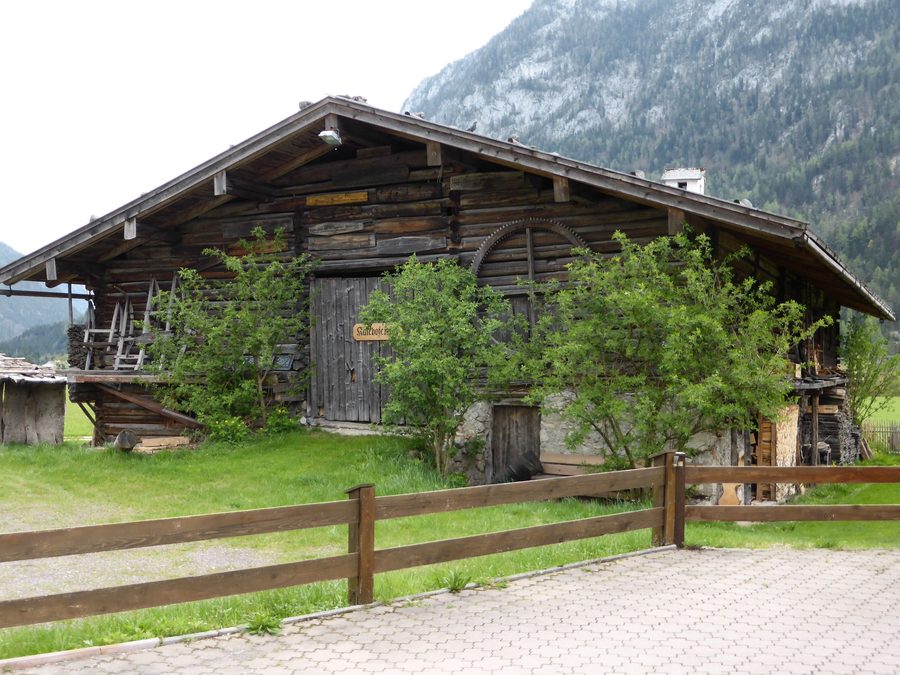 Historic farmhouse of the Kalchofengut or Kalkofengut and local museum in Unken