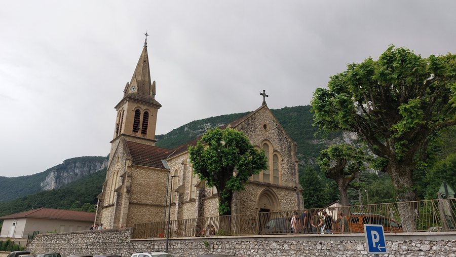 File:Saint-Pierre-de-Chérennes - Église Saint-Pierre.jpg