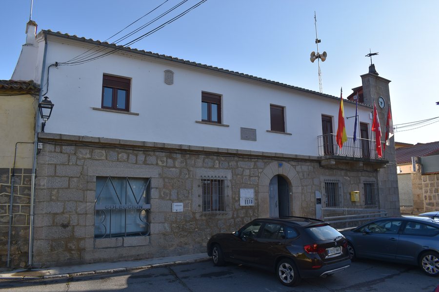 File:Casa consistorial Muñogalindo.jpg