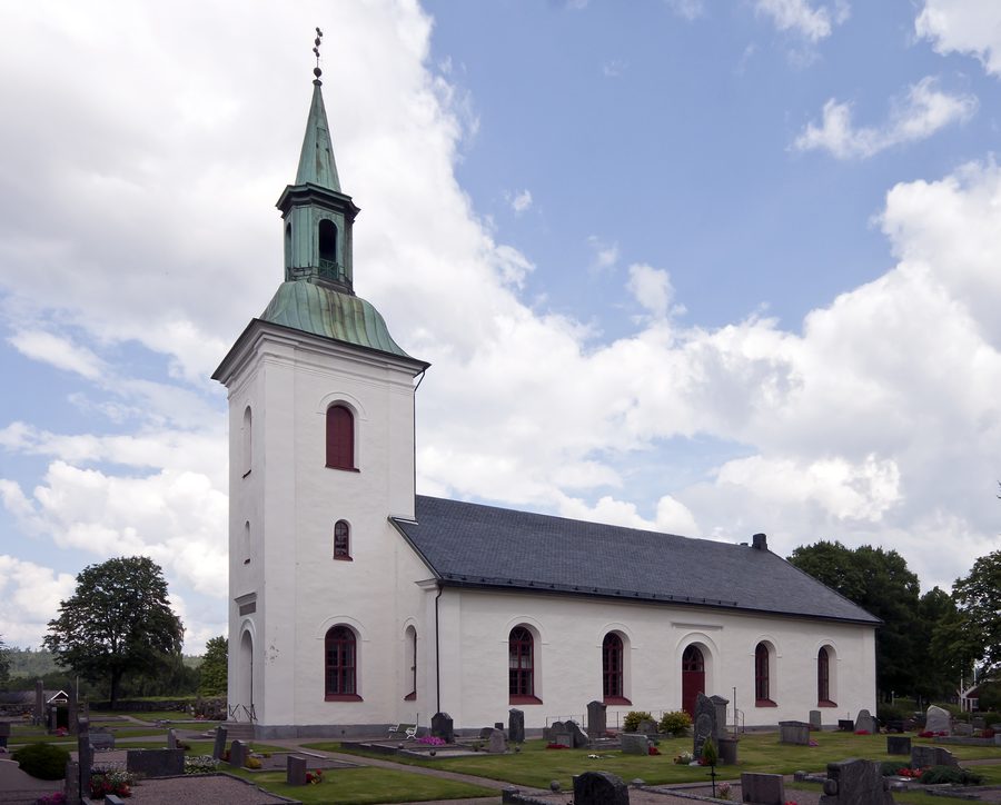 Exterior view of Hemsjö kyrka in Hemsjö, Sweden