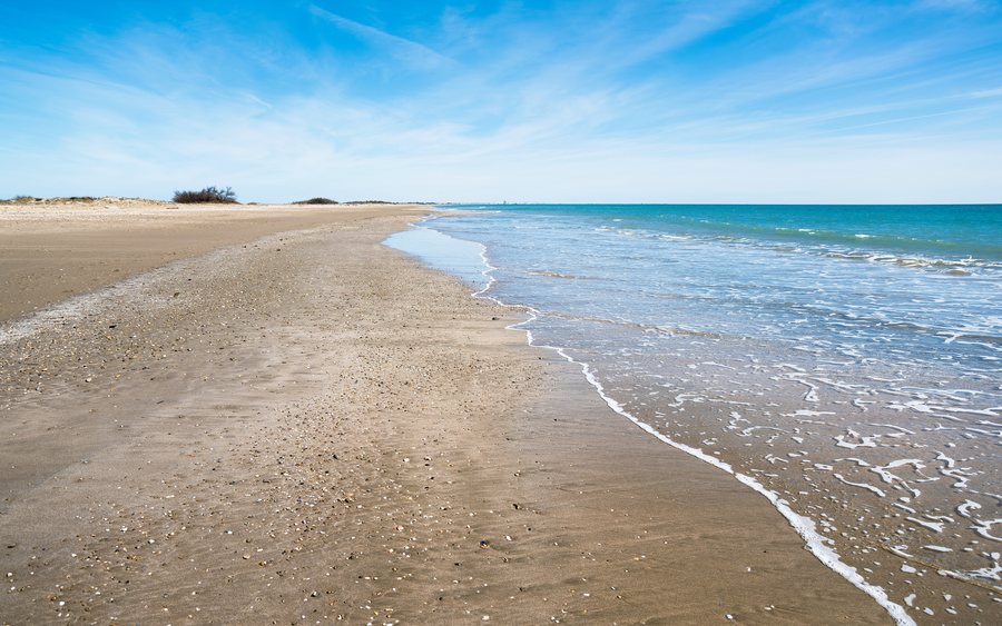 File:Beach - Villeneuve-lès-Maguelone.jpg