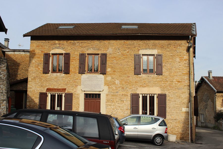 File:Panossas - Bibliothèque.JPG