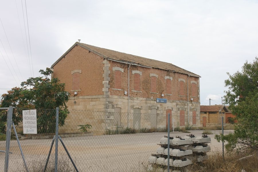 File:Estación de Alpera 02.jpg