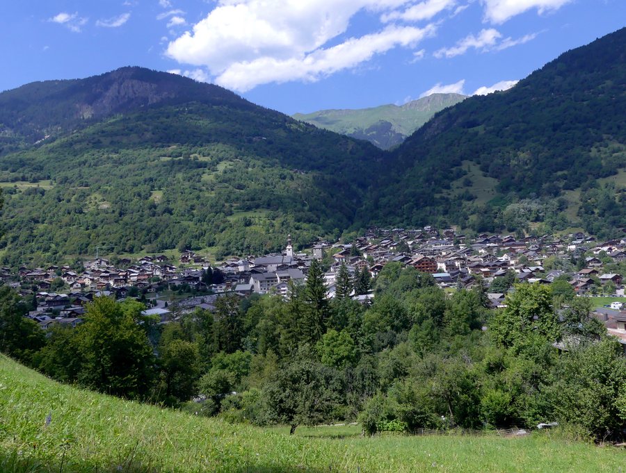 File:Bozel depuis les hauteurs sud en été (juillet 2024).JPG