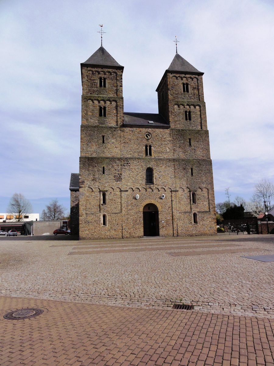 Susteren basilica viewed from the front