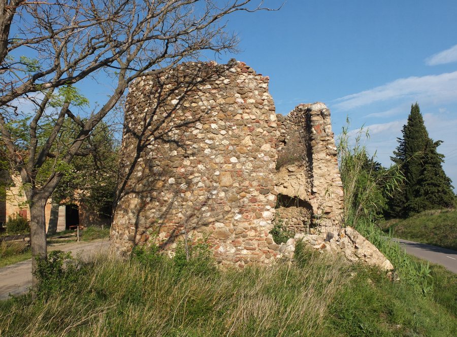File:Llupia hameau de Vilarmila.jpg