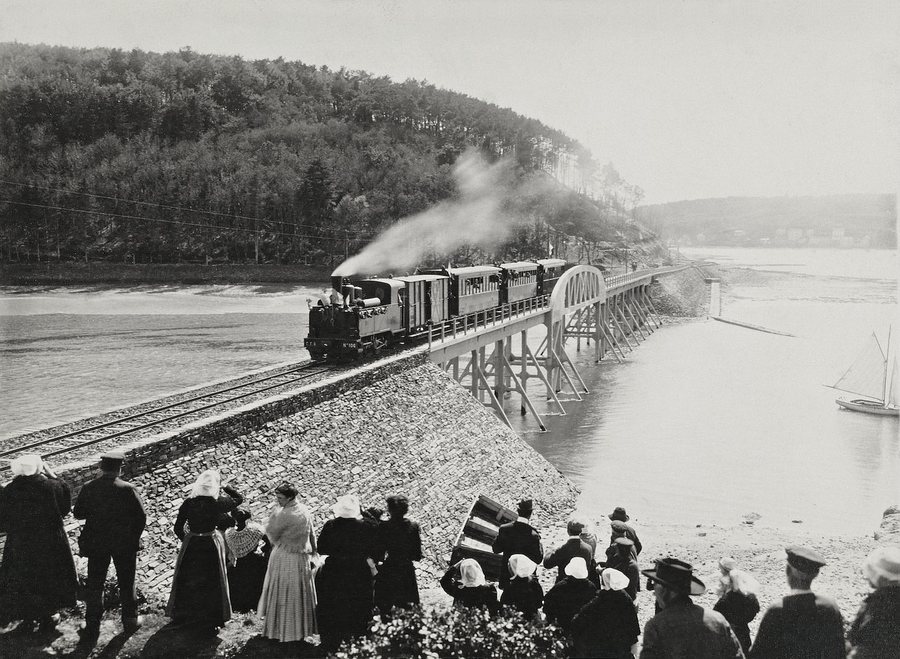File:083 Anonyme Inauguration de la ligne de chemin de fer Morlaix-Primel au Dourduff-en-Mer Plouezoch 30-04-1912.JPG
