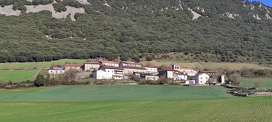 File:Atondo (Navarra) - Vista general.jpg