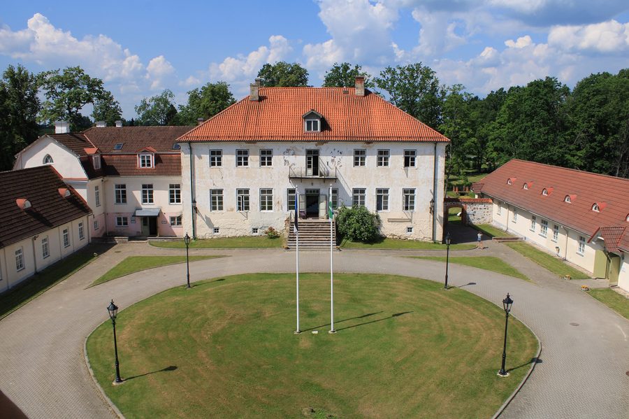 Main building of the historic Rogosi manor