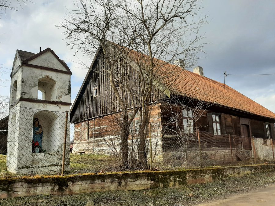 Historisches Holzhaus in Kajny