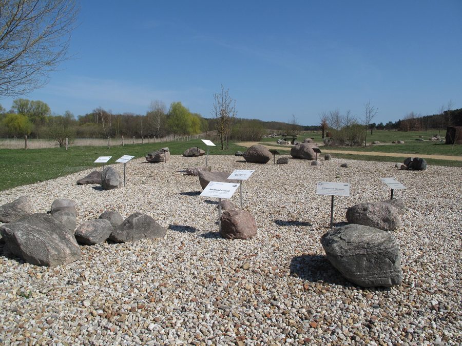 Boulder garden in Kähnsdorf on the Great Seddiner See