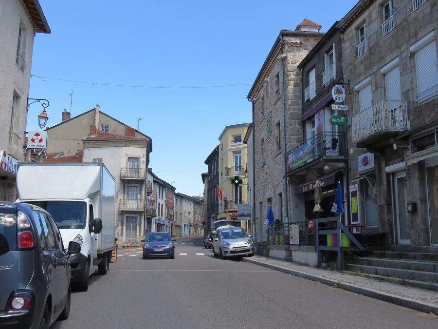 File:Noirétable - Rue Claude Peurière (juil 2018).jpg
