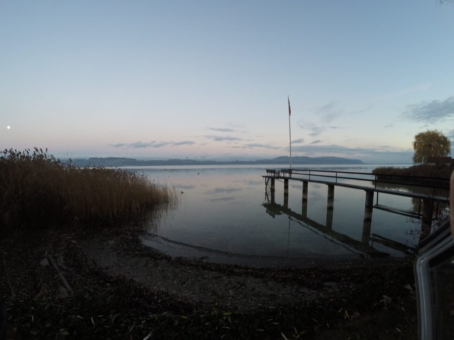 Blick vom Dorf Faoug auf den Murtensee
