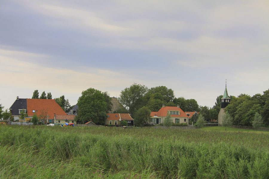 Gaast gezien vanaf de Zeedijk in Friesland