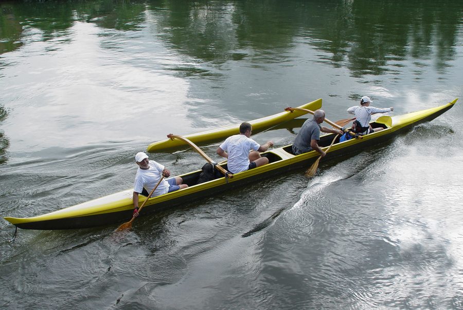 Outrigger canoe on the Alz near Truchtlaching