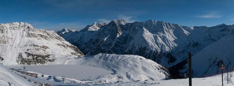 Alpine panorama in the Pitztal with wide mountain slopes
