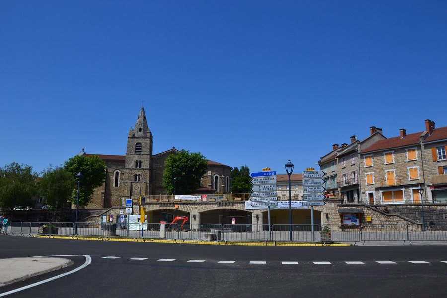 File:La Chapelle-en-Vercors (Drome) center.jpg
