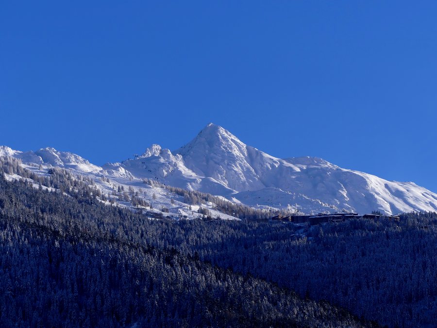 File:Arc 1800 depuis Bourg-St-Maurice en hiver (janvier 2026).JPG