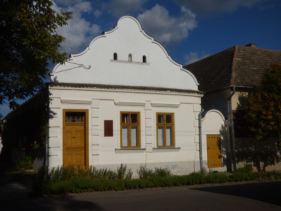 Typical farmhouse in Császártöltés