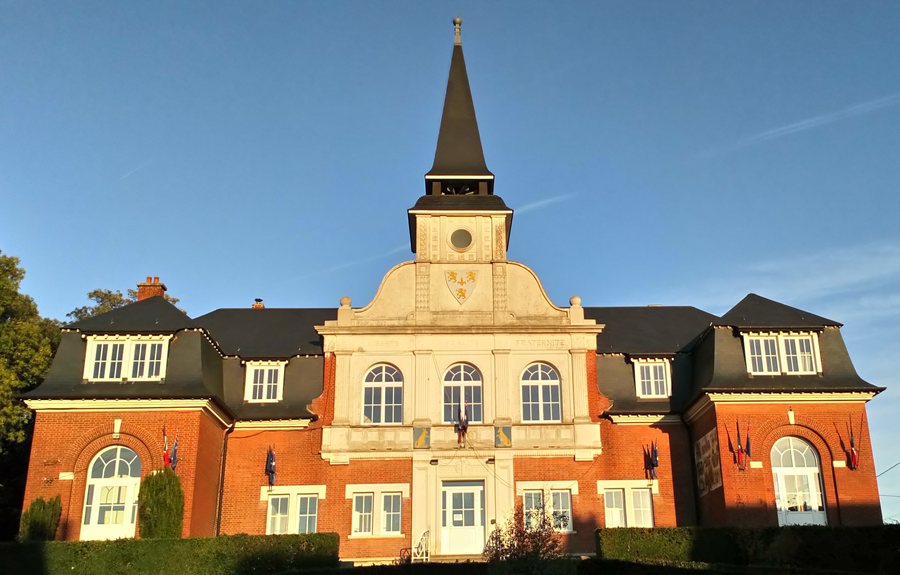 File:Mairie de Villers-Bretonneux 4.jpg