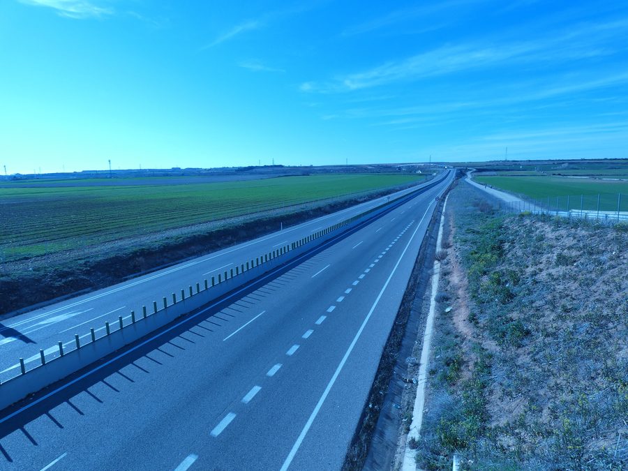 CM-1008, auch „Carretera de la Patata“ genannt, in Alovera in der Provinz Guadalajara