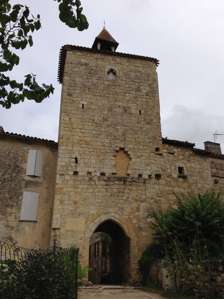 File:Fourcès village gate-exterior.jpg