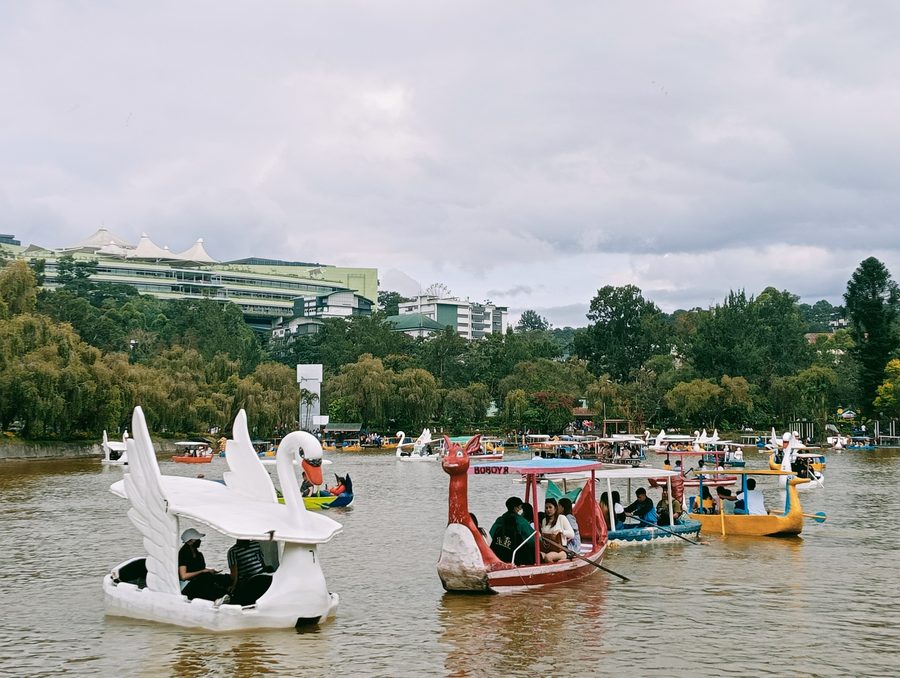 Burnham Park in Baguio City with lake and green spaces
