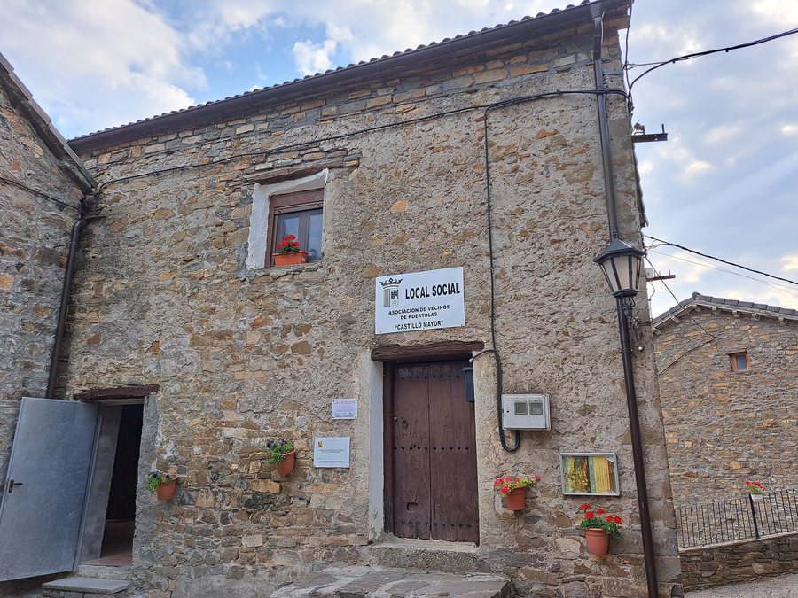 File:Escueleta de Puértolas.jpg