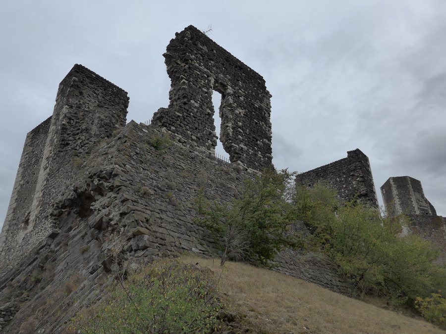 File:Rochemaure, Ardèche, France. Le château 02.jpg