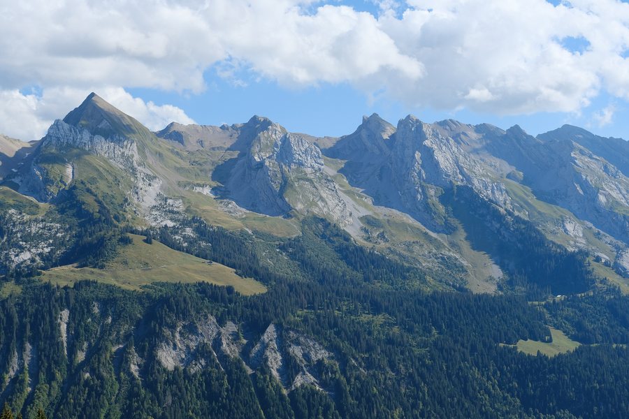 File:Aravis @ Le Grand-Bornand (51050117236).jpg