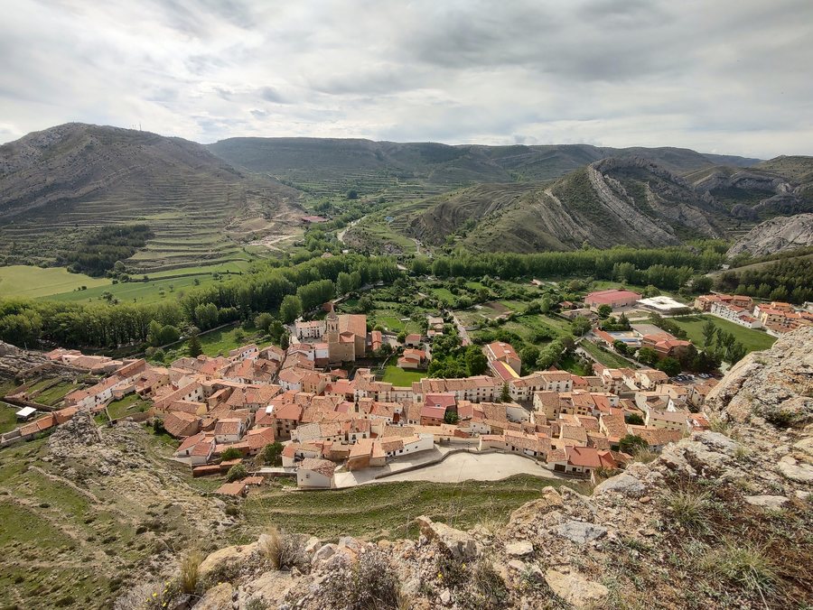 File:Town of Aliaga, Spain.jpg