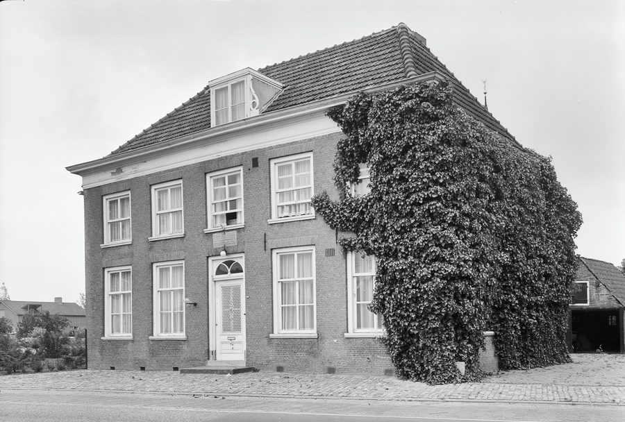 Historic front facade from 1811 in Maasdam