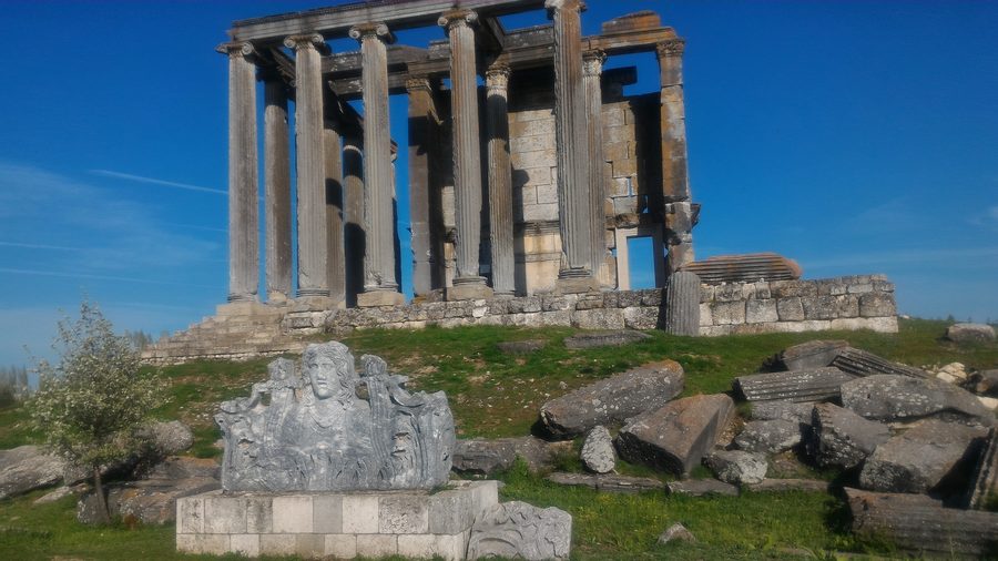 Ruins of the Temple of Zeus in the ancient city of Aizanoi near Çavdarhisar