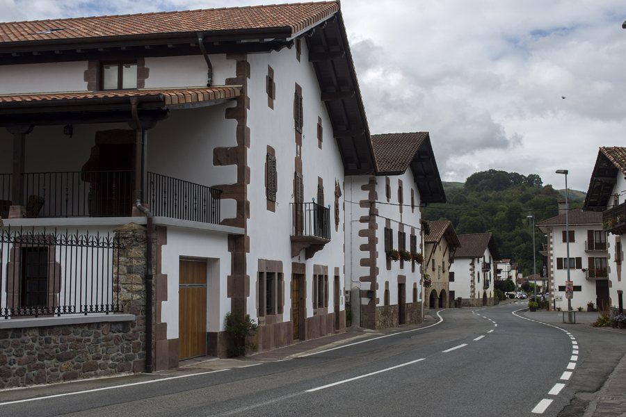 File:Oronoz-mugaire 2016001.jpg