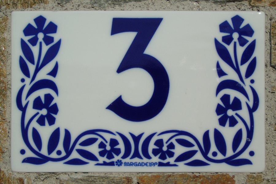 File:Plaque Number 03.001 - Ribadeo.jpg