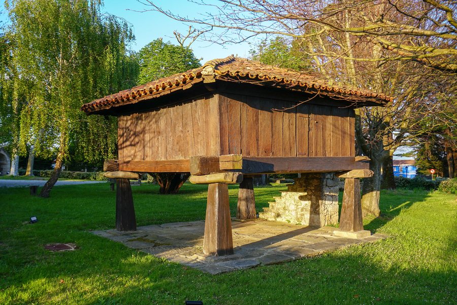 File:Hórreo de Muriedas (2).jpg