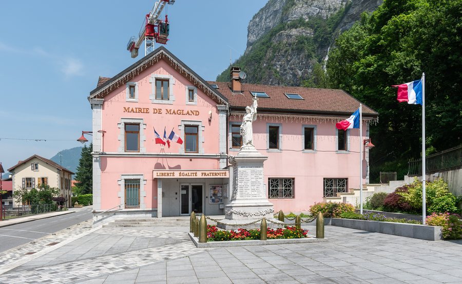 File:Town hall of Magland (4).jpg