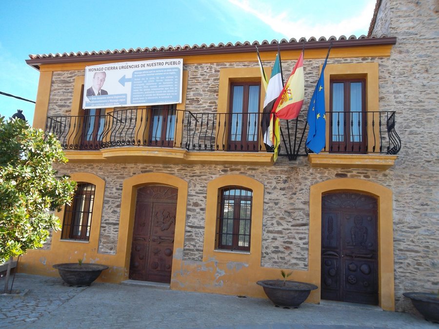 File:Aldeacentenera-Ayuntamiento.JPG