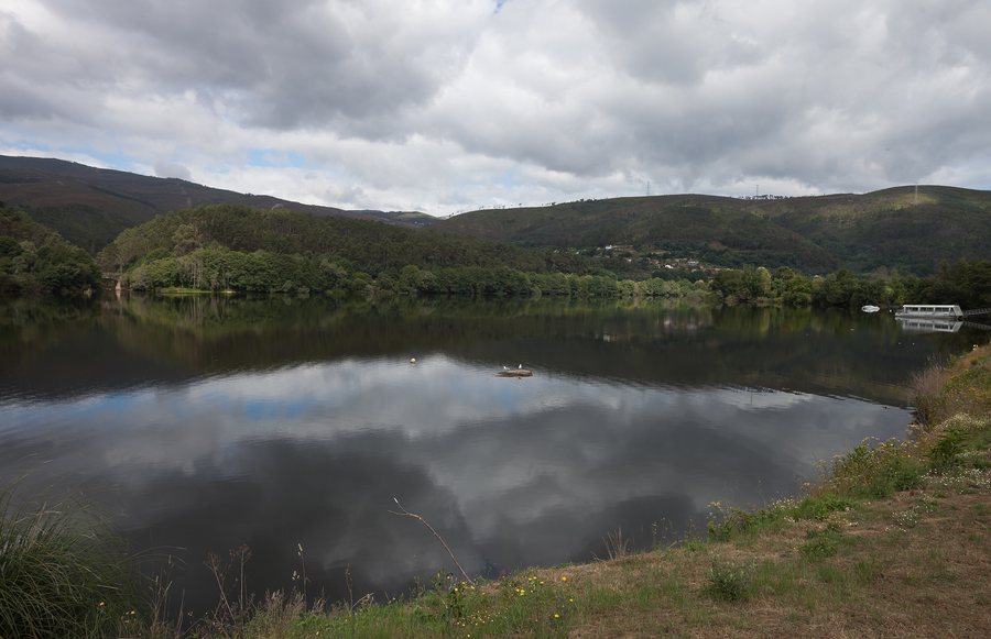 File:A Arnoia. Río Miño. Galicia (Spain)-5.jpg