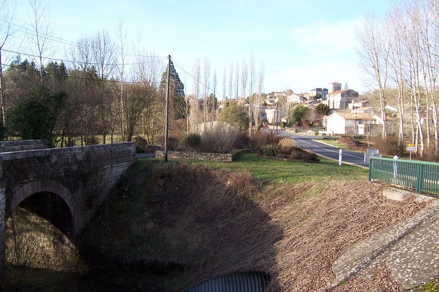 File:France - Deux-Sèvres - Augé.JPG