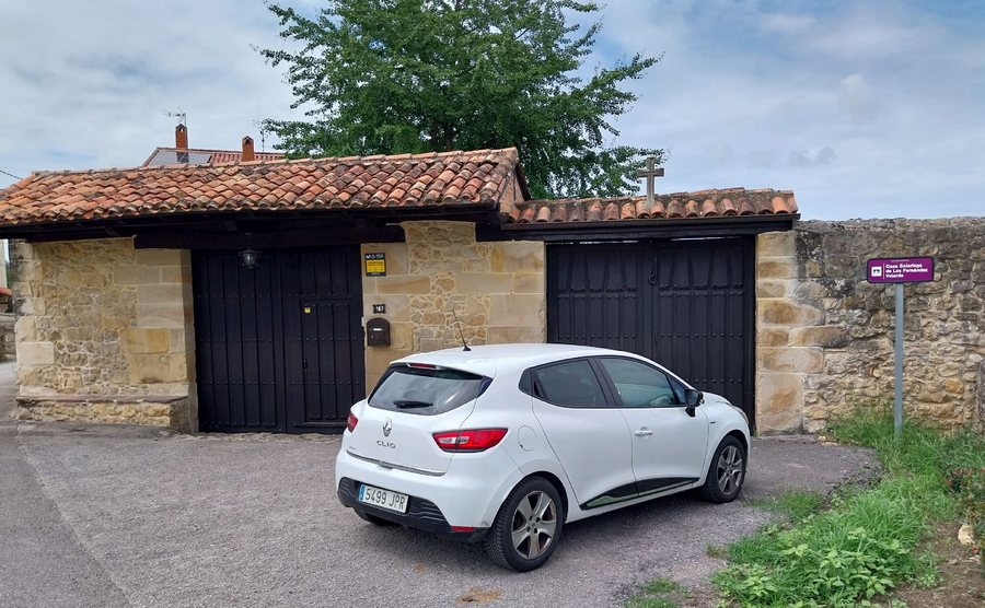 File:Helguera (Reocín) - Casa de los Fernández Velarde 1.jpg