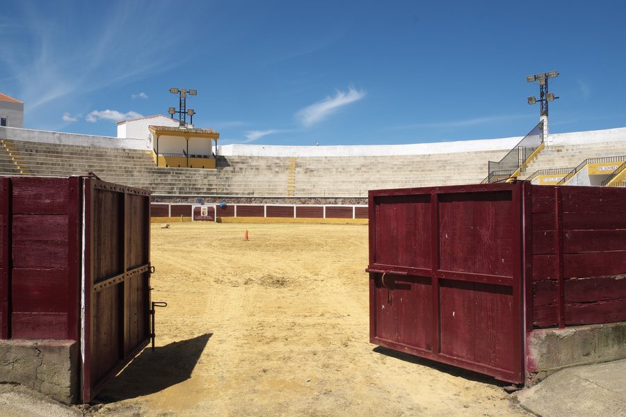 File:Herrera del Duque Plaza de toros 132.jpg