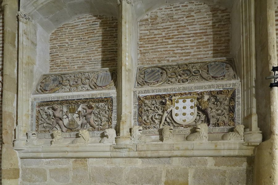 File:Iglesia de Santiago, Alba de Tormes, detalle.jpg