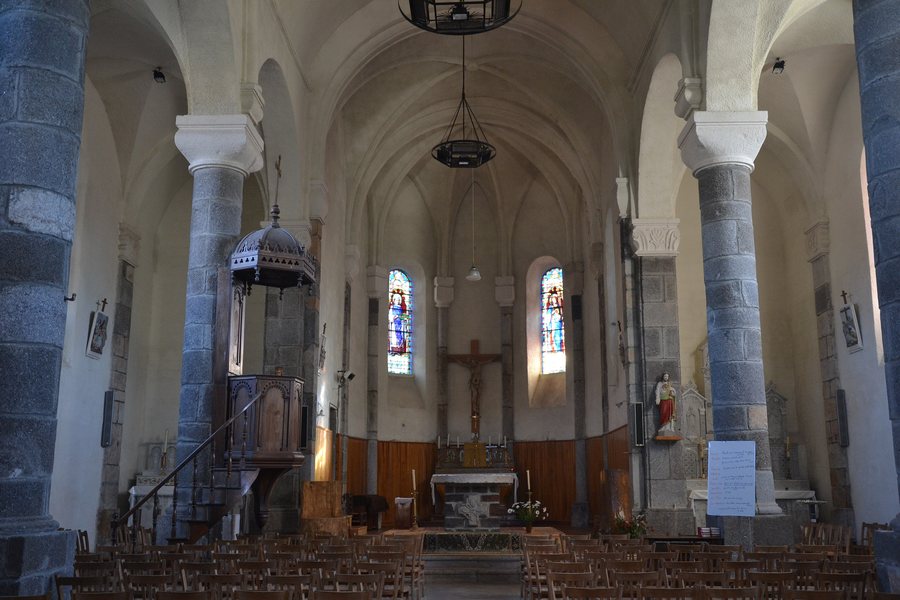 File:Lanarce - église nef.JPG