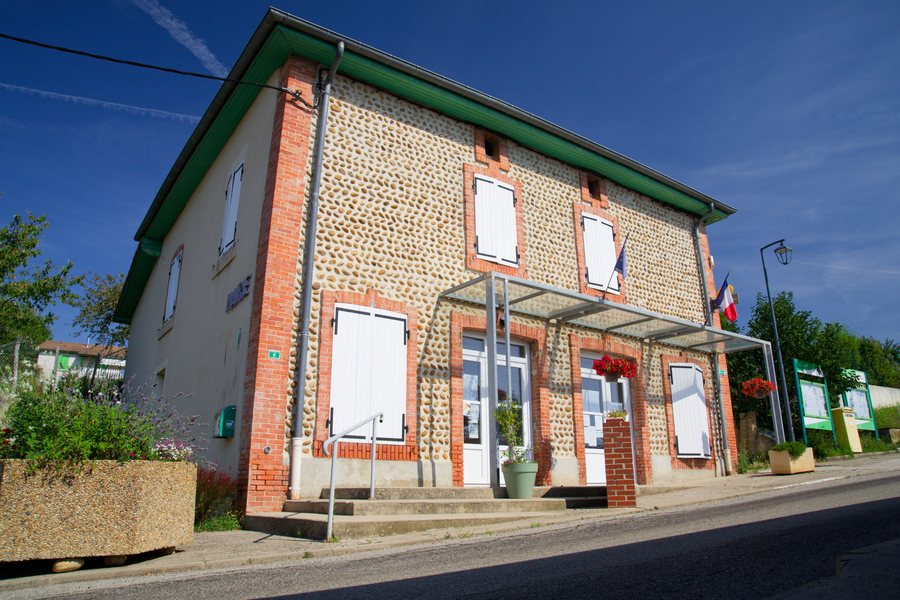 File:Mairie de Montrigaud (Drôme, France).jpg