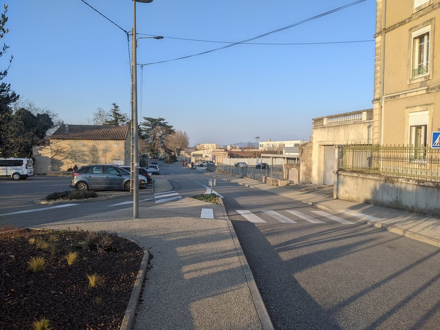 File:Bourg-Saint-Andéol - Avenue de la Gare (mars 2022).jpg