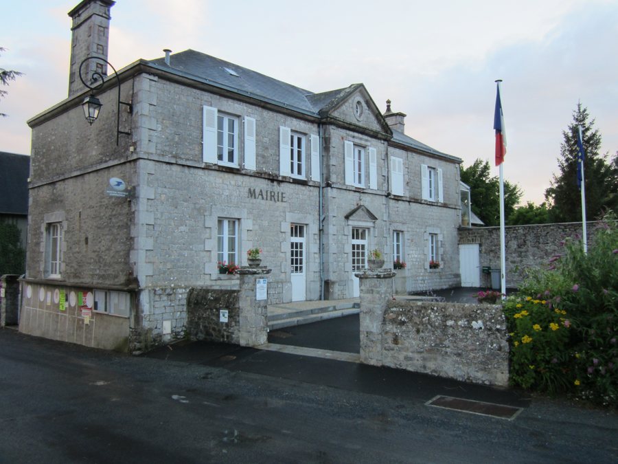File:Orval - Mairie.JPG