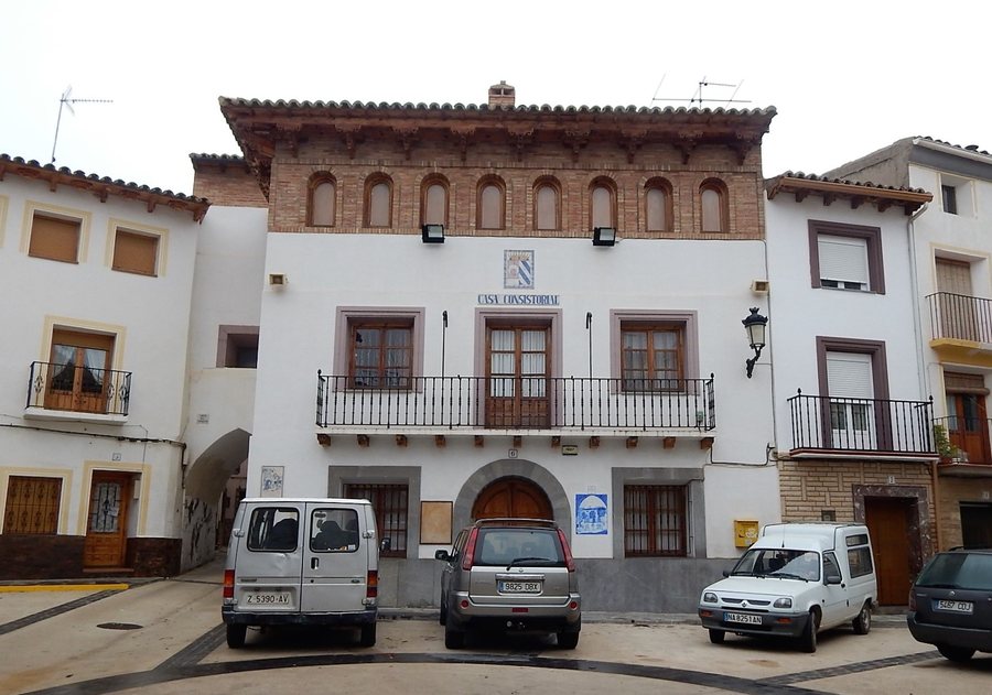File:Ayuntamiento de Almonacid de la Sierra.JPG