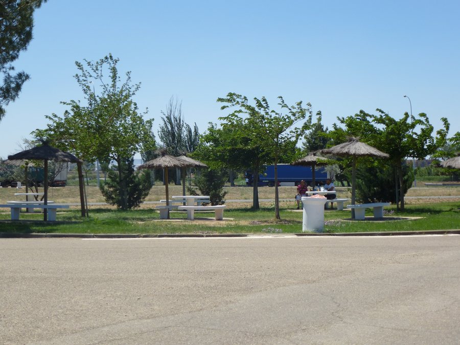 File:Aire de repos de gallur - panoramio (1).jpg