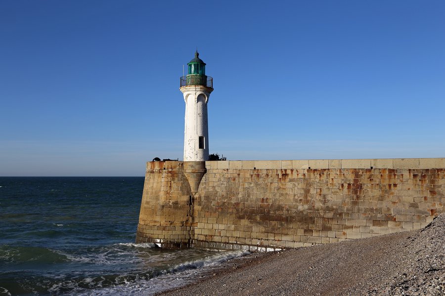 File:Saint-Valery-en-Caux Phare R03.jpg